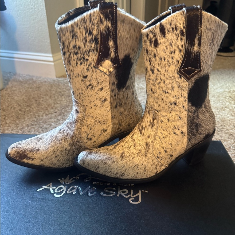 Agave Sky Cowhide Western Boots size 9.5 NIB